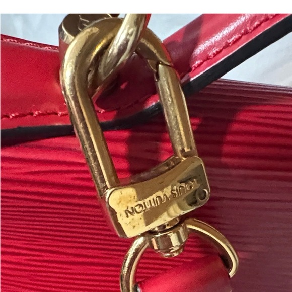 Louis Vuitton Red Vintage Monceeau Epi Leather bag. Pristine condition - Picture 4 of 7